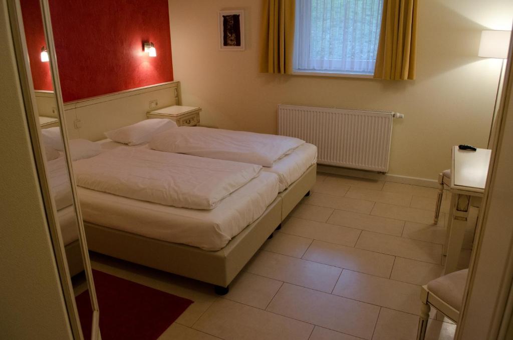 Hotel Pension Bellevue Bad Doberan Quarto foto
